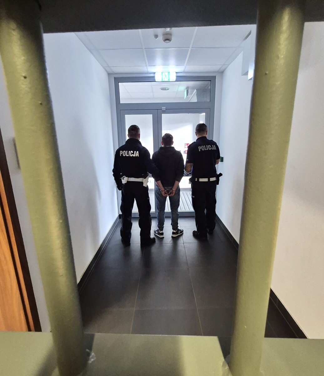 Zatrzymano sprawcę włamań do samochodów w Dębnie